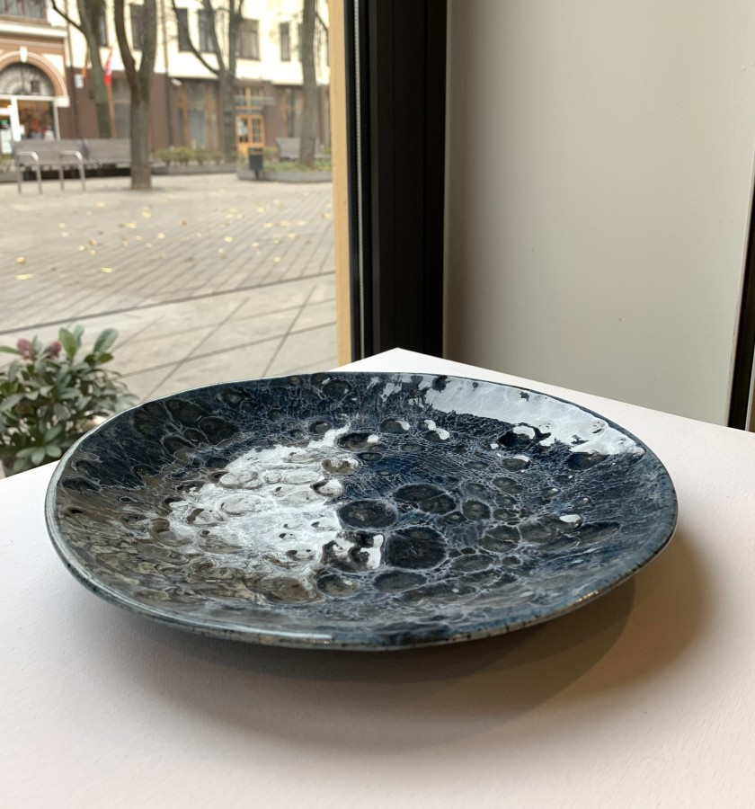 Mėlyna keramikinė lėkštė 